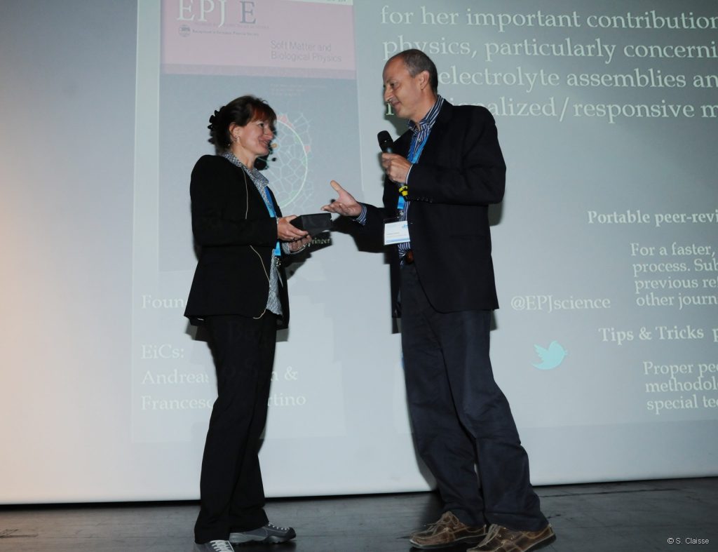EPJE Pierre-Gilles de Gennes Lecture prize awarded to Regine von Klitzing, TU Berlin (left), during the ISMC2016. Copyright: Serge Claisse@ILL, www.ill.eu, reprinted by permission of Taylor & Francis LLC, from Fragneto G at al., Neutron News, 2016;28(1):11-14.